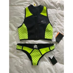 NWT RIP CURL NEON BIKINI WITH ZIPPER TOP